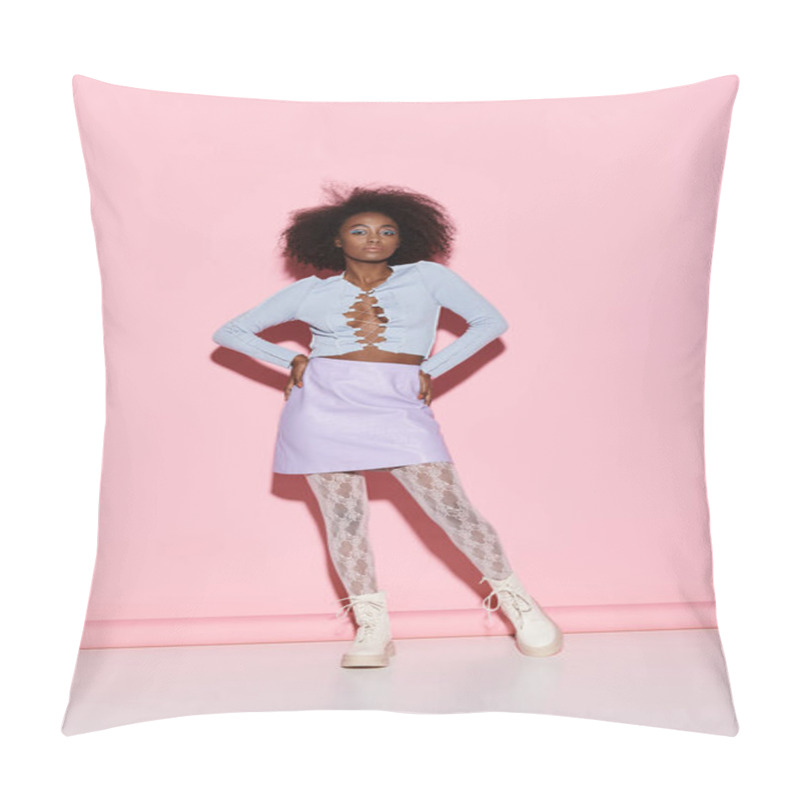 Personality  A Stylish Young African American Woman With Curly Hair Stands Confidently In Front Of A Vibrant Pink Wall. Pillow Covers