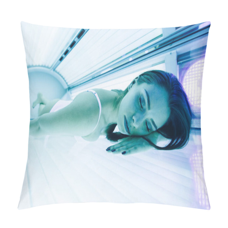 Personality  Beautiful Woman Tanning In Solarium Pillow Covers