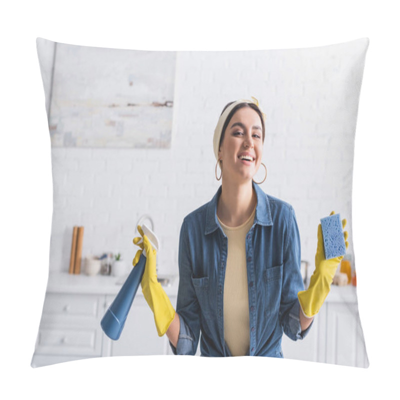 Personality  Smiling Housewife In Rubber Gloves Holding Sponge And Detergent  Pillow Covers