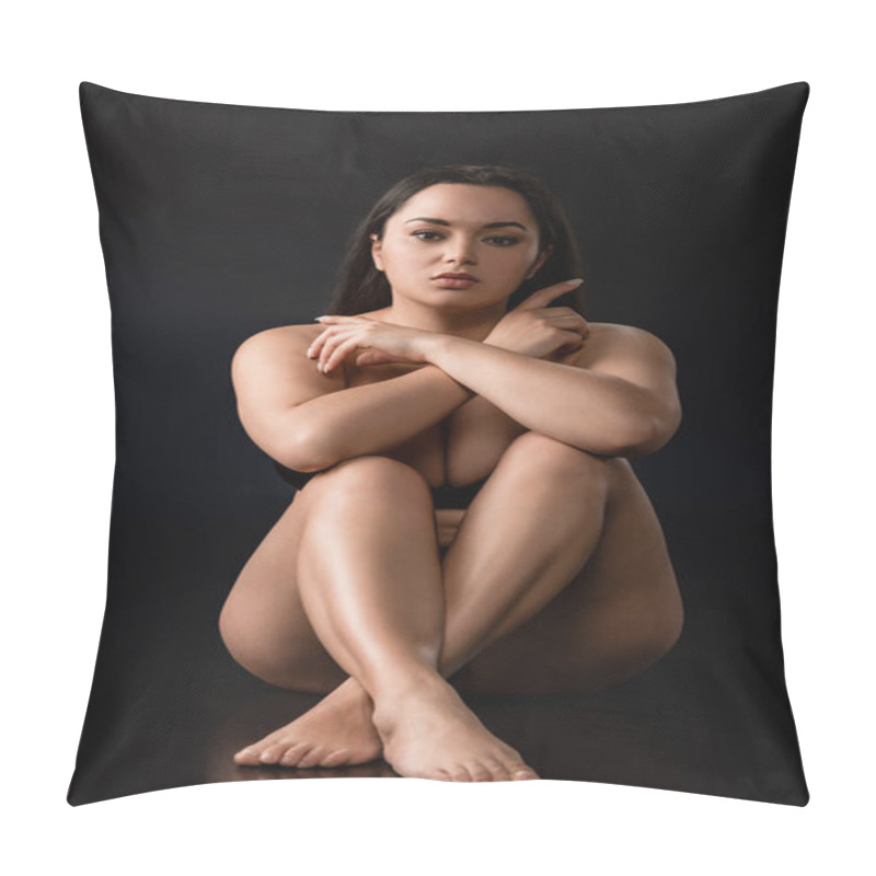 Personality  Front View Of Beautiful Plus Size Girl Sitting With Crossed Legs And Hands On Black Background Pillow Covers