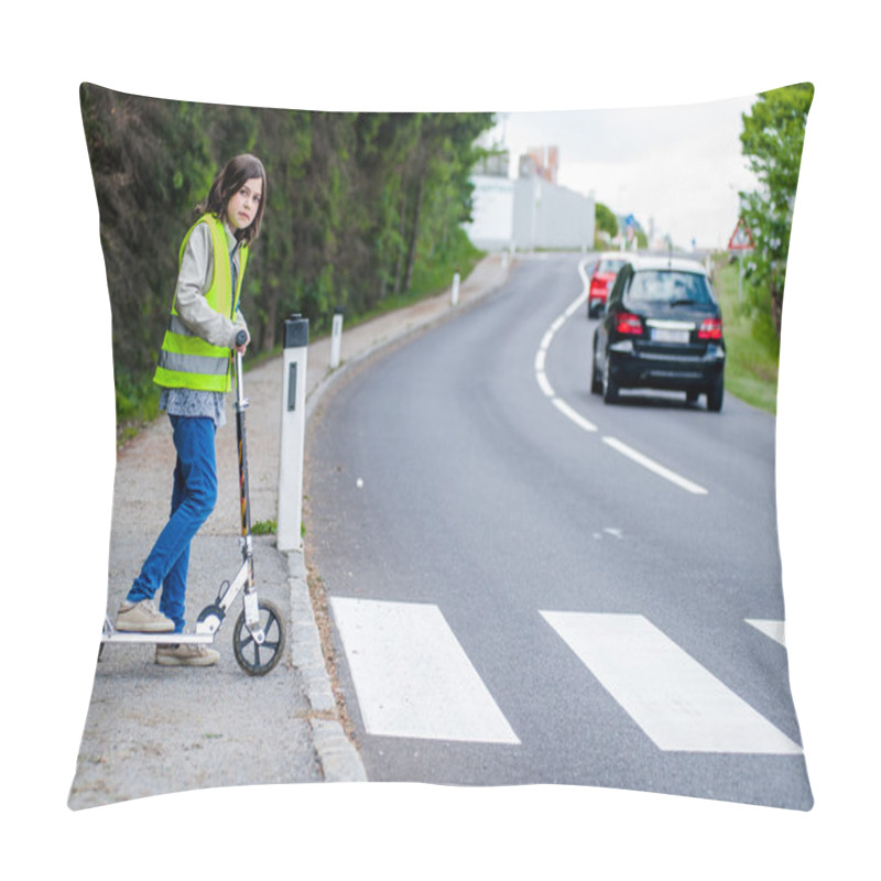 Personality  Girl Will Cross The Street Pillow Covers