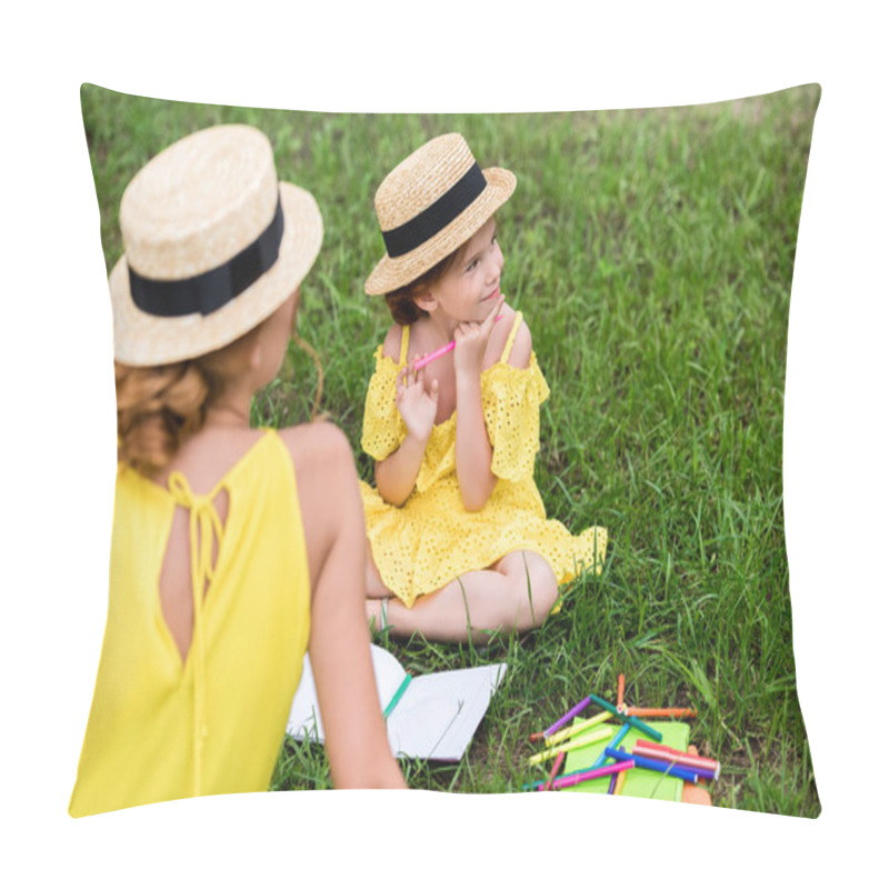 Personality  Mother And Daughter Drawing In Park   Pillow Covers