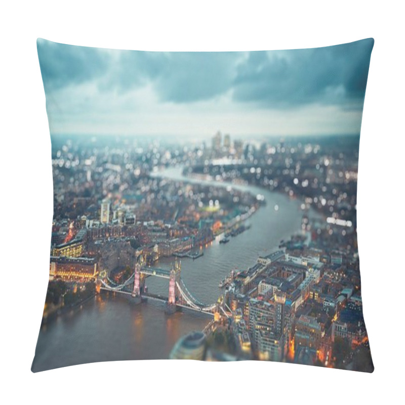 Personality  London At The Dusk Pillow Covers