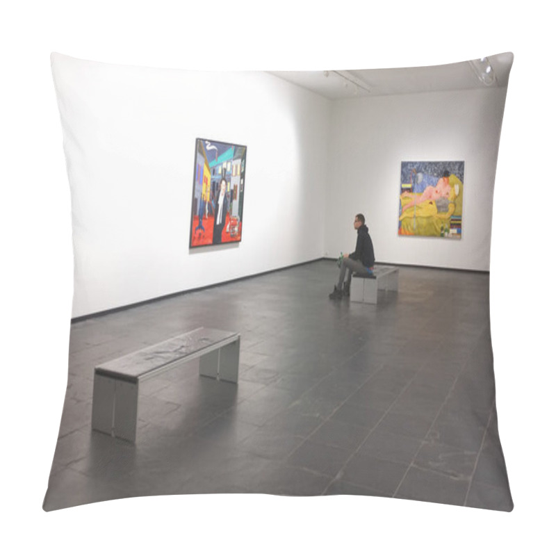 Personality  Man Viewing Artwork In A Gallery Pillow Covers