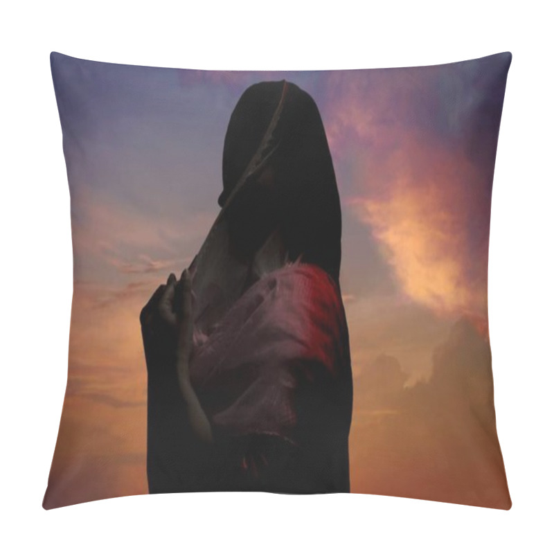 Personality  The Woman's Silhouette In A Scarf Pillow Covers