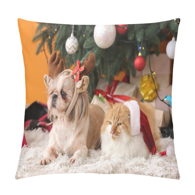 Personality  Cute Cat And Dog In Santa Hats At Home On Christmas Eve Pillow Covers