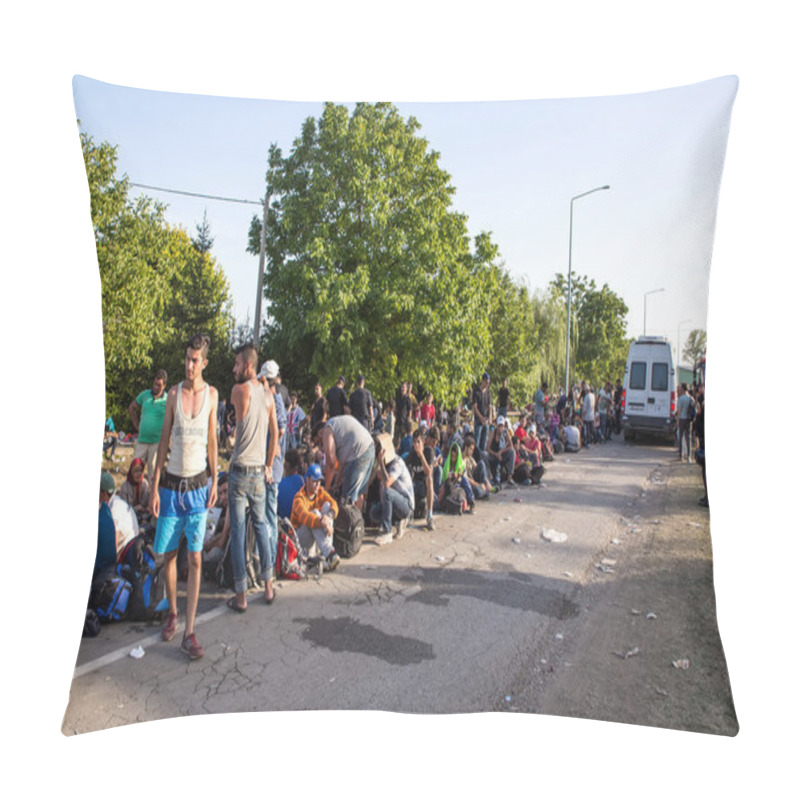 Personality  Waiting Line Of Refugees In Tovarnik Pillow Covers