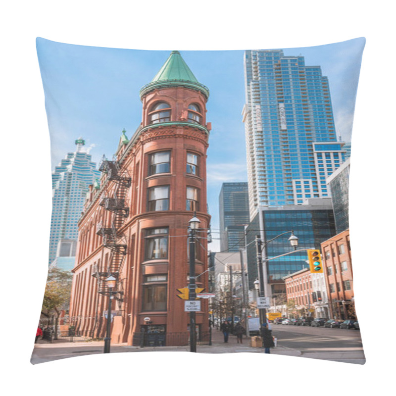 Personality  Toronto, ON, Canada - November 17, 2017: Historic Gooderham Faltiron Building In Old Town On A Sunny Autumn Day. The Gooderham Building Is An Historic Office Building Located On The Eastern Edge Of The City's Financial District. Pillow Covers