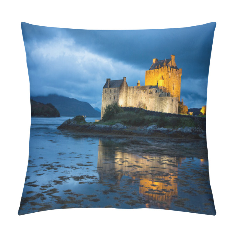 Personality  Illuminated Eilean Donan Castle Pillow Covers