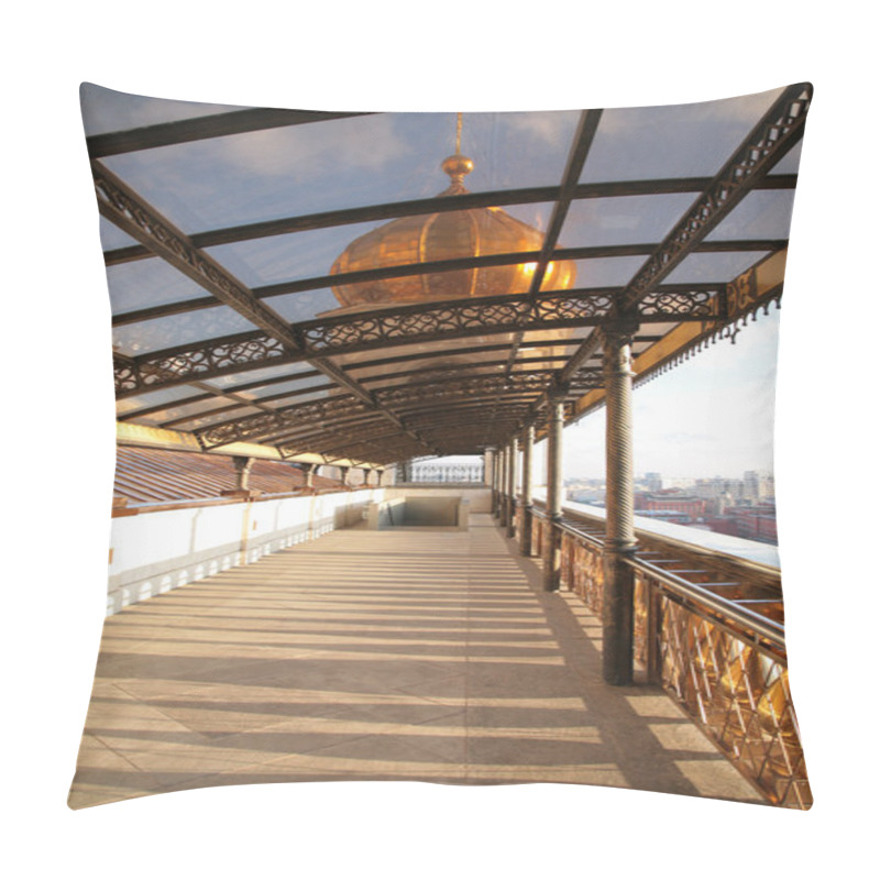 Personality  Covered Footbridge To Temple Of Christ Of Savior In Moscow Pillow Covers