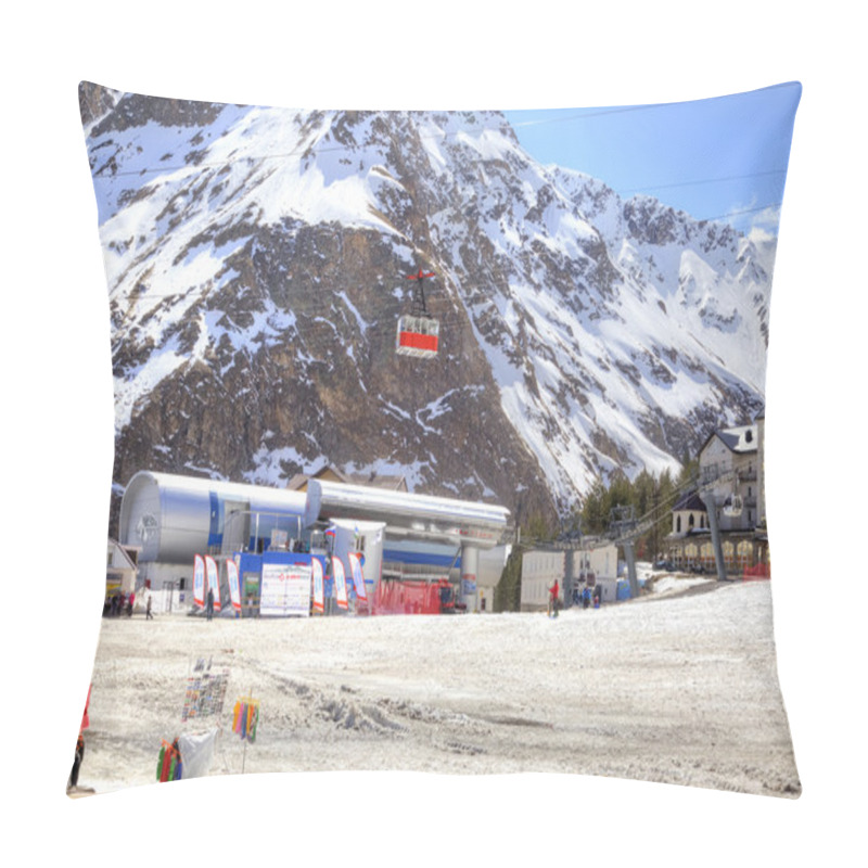 Personality  The village of skiers on glade Azau pillow covers