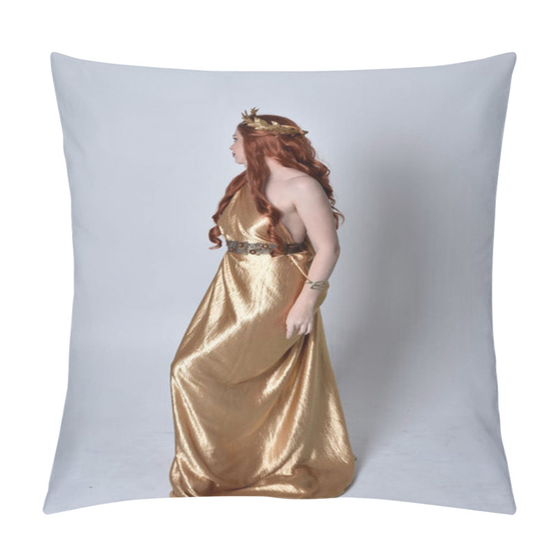 Personality  Full Length Portrait Of Girl With Red Hair Wearing Long Grecian Toga And Golden Wreath. Standing Pose In Side Profile,  Isolated Against A Grey Studio Background. Pillow Covers