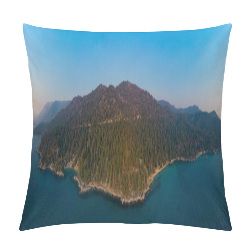 Personality  Secret Cove Along Lake Tahoe In Nevada. Secret Cove Is One Of A Series Of Beaches Located Along Highway 28 On The Remote East Shore Of Lake Tahoe. Pillow Covers