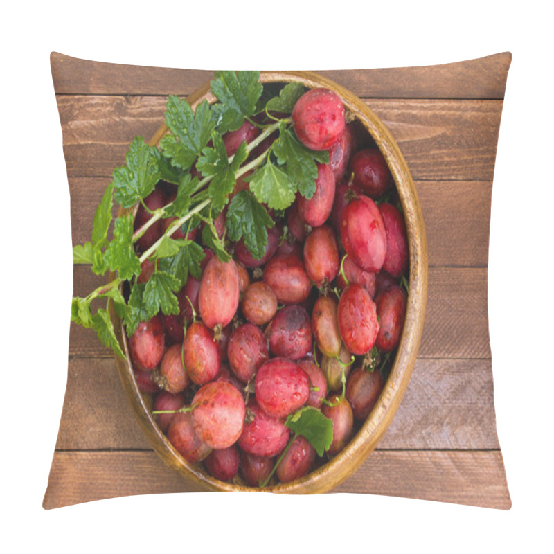 Personality  Red Gooseberries In A Wooden Bowl Pillow Covers