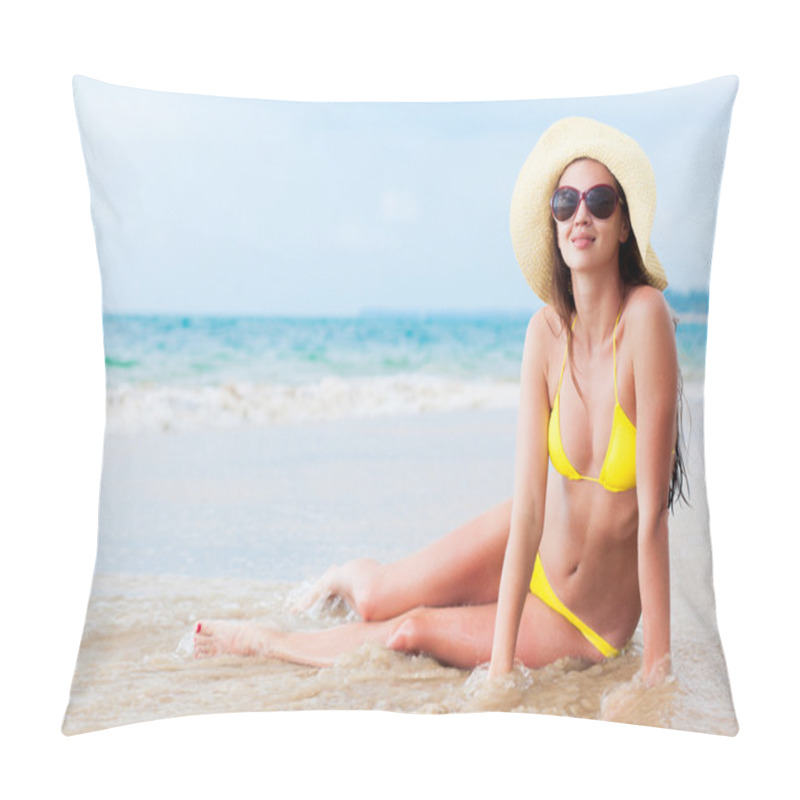 Personality  Young Long Haired Woman In Bikini In Sunglasses And Straw Hat Enjoying Her Time On Beach Pillow Covers