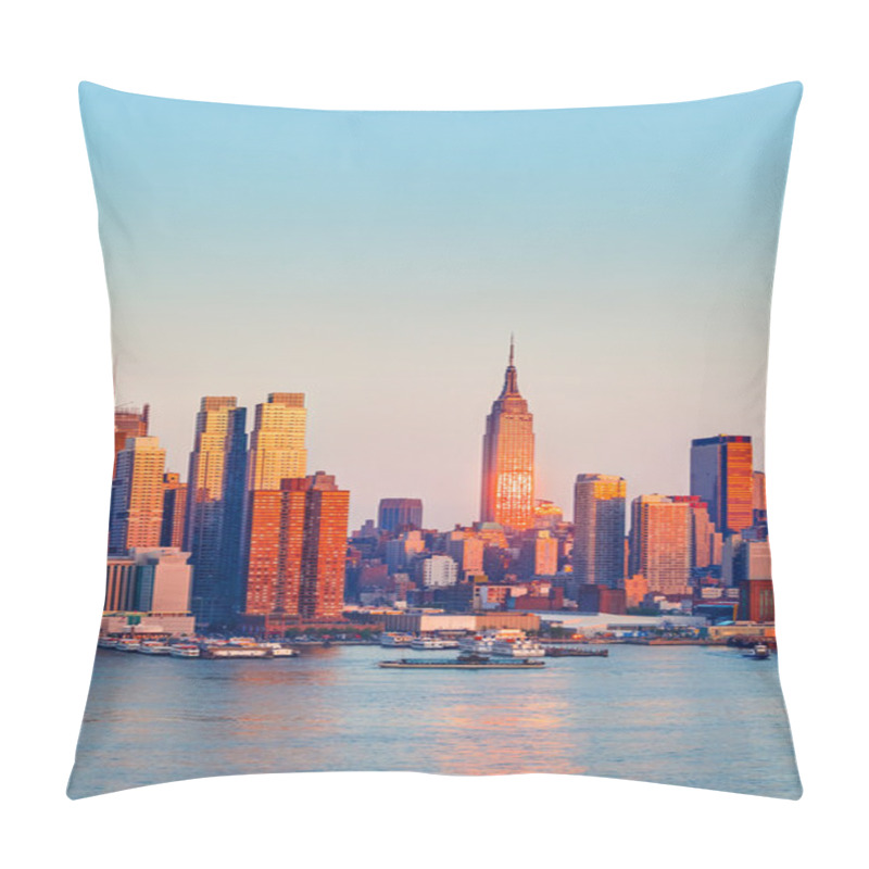 Personality  Manhattan At Sunset Pillow Covers