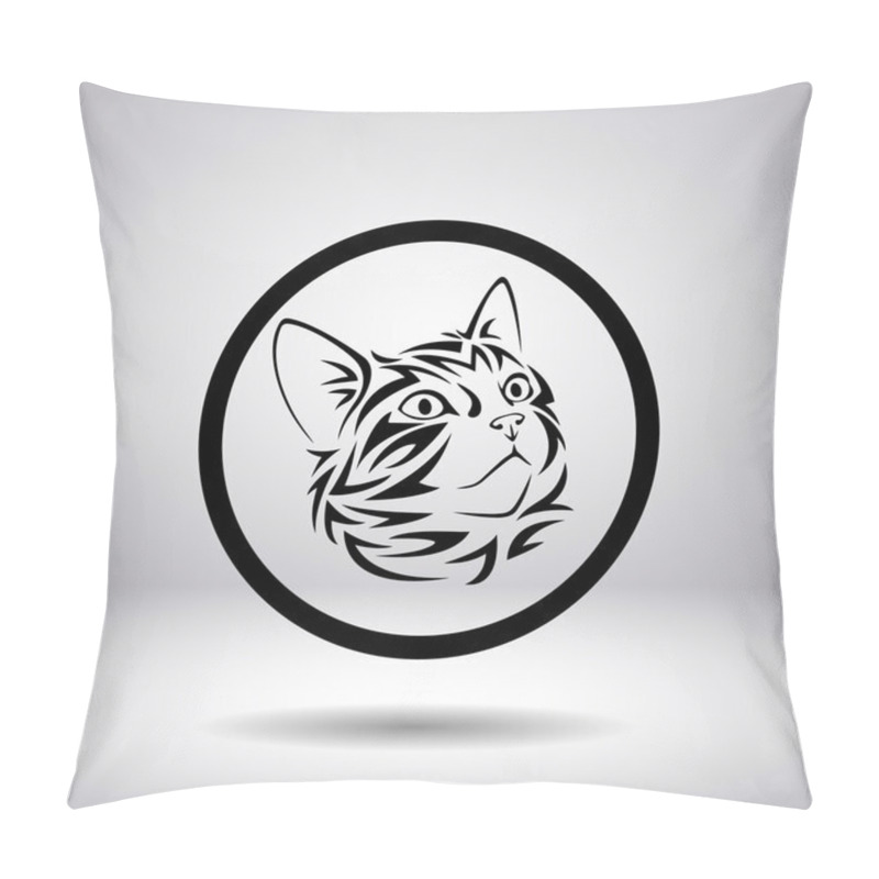 Personality  Muzzle Of A Cat In A Circle Pillow Covers