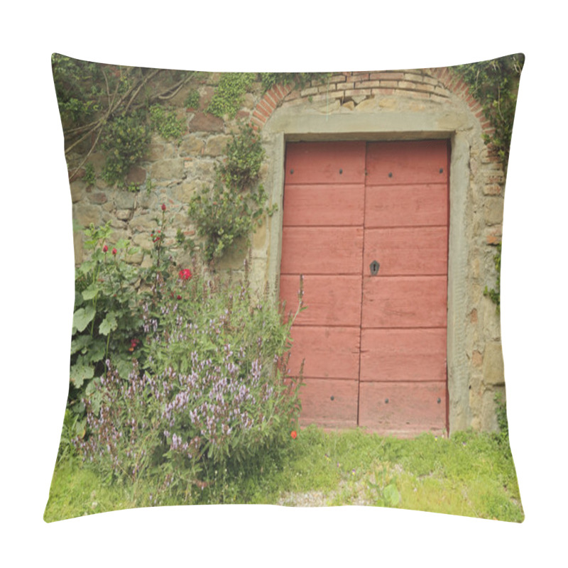 Personality  Wooden Red Gate To The Tuscan Farmhouse, Italy, Europe Pillow Covers