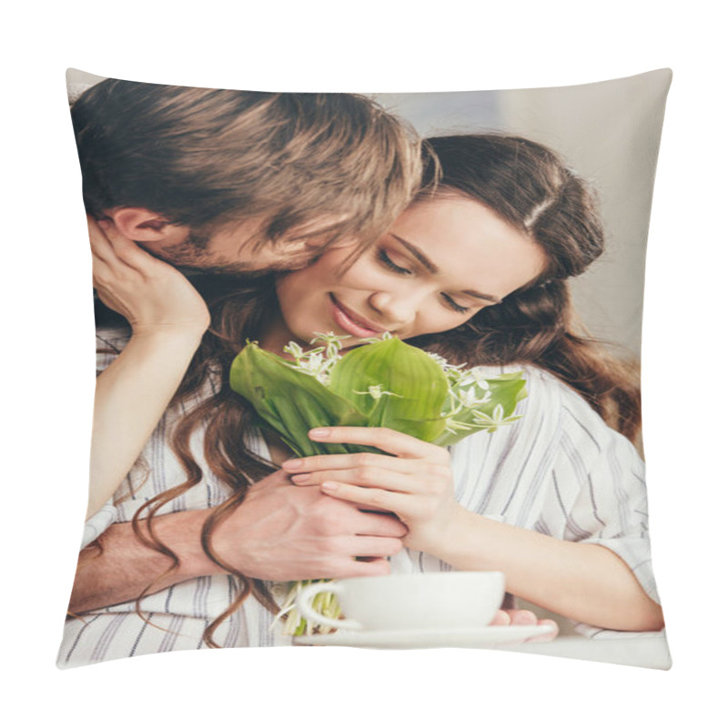 Personality  Couple Embracing And Kissing With Bouquet Of Flowers Pillow Covers