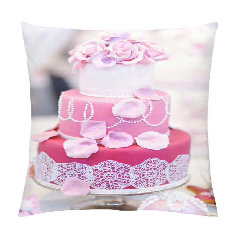 Personality  White Wedding Cake With Sugar Flowers Pillow Covers