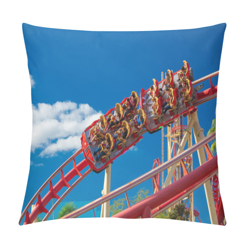 Personality  People At Roller Coaster Rip Ride Rockit At Universal Orlando Resort, Orlando, Florida, USA Pillow Covers