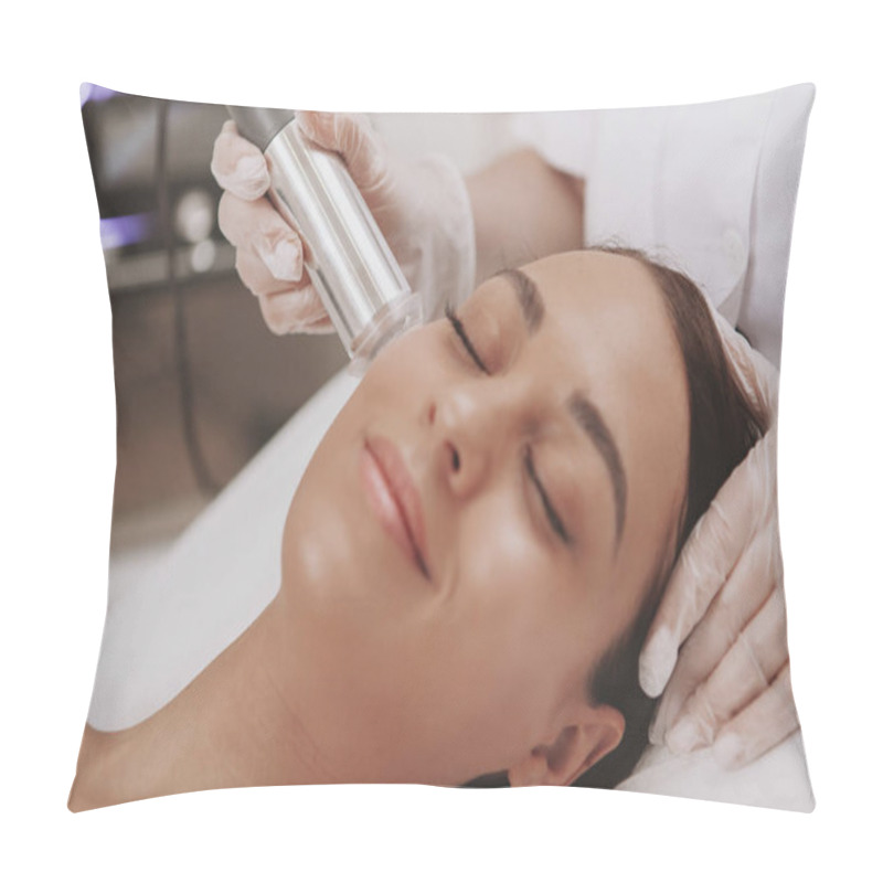 Personality  Lovely Young Woman Visiting Cosmetologist At Beauty Clinic Pillow Covers