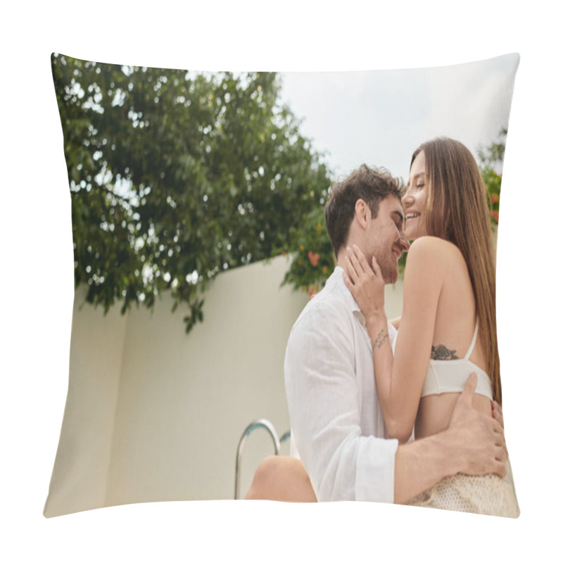 Personality  Tattooed Woman Smiling And Hugging Passionate Man During Summer Vacation, Romantic Getaway Pillow Covers