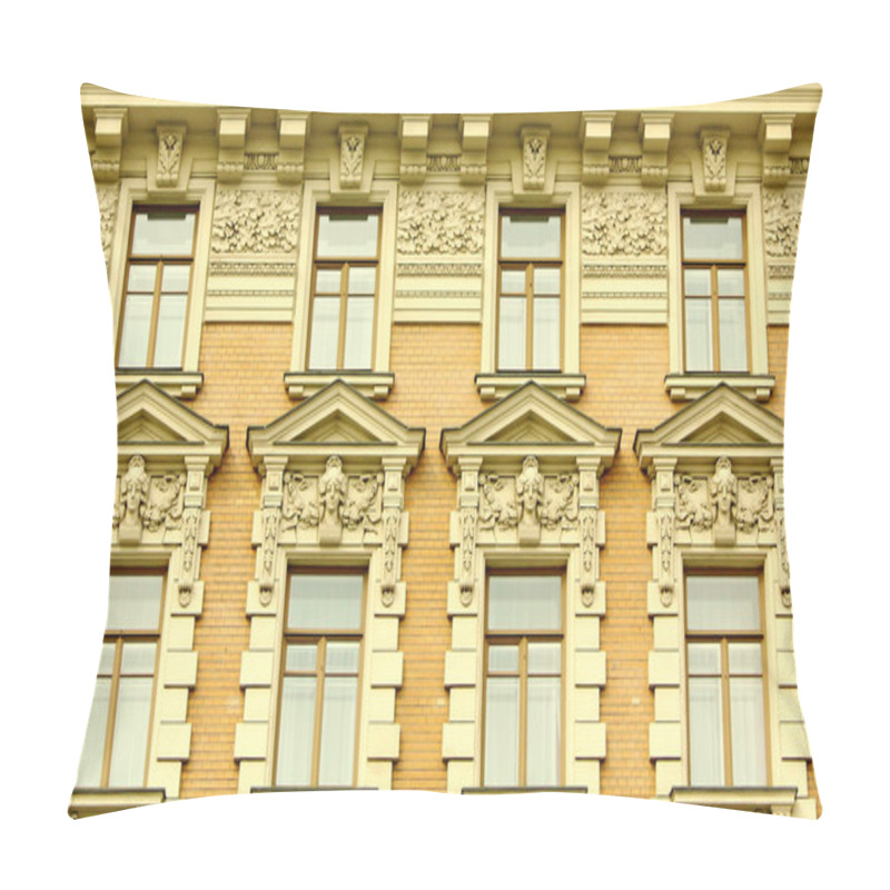 Personality  Wall Of The Historic Building Pillow Covers