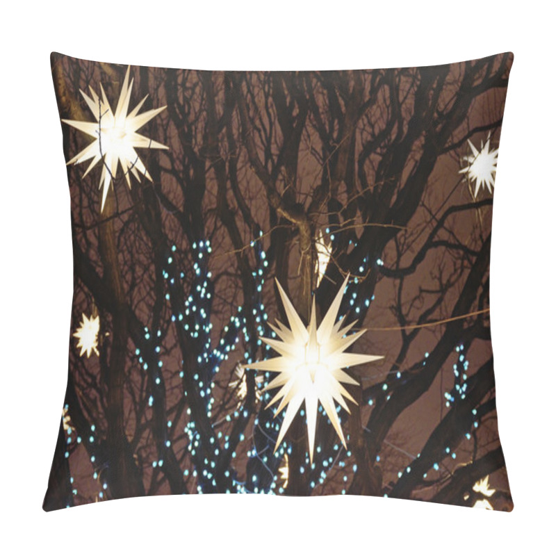 Personality  Decorated With Lanterns And Garlands On The Trees Pillow Covers