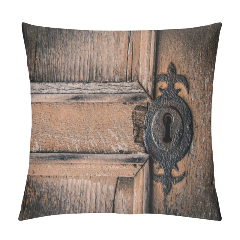 Personality  Don't Peek Through The Key Hole Pillow Covers