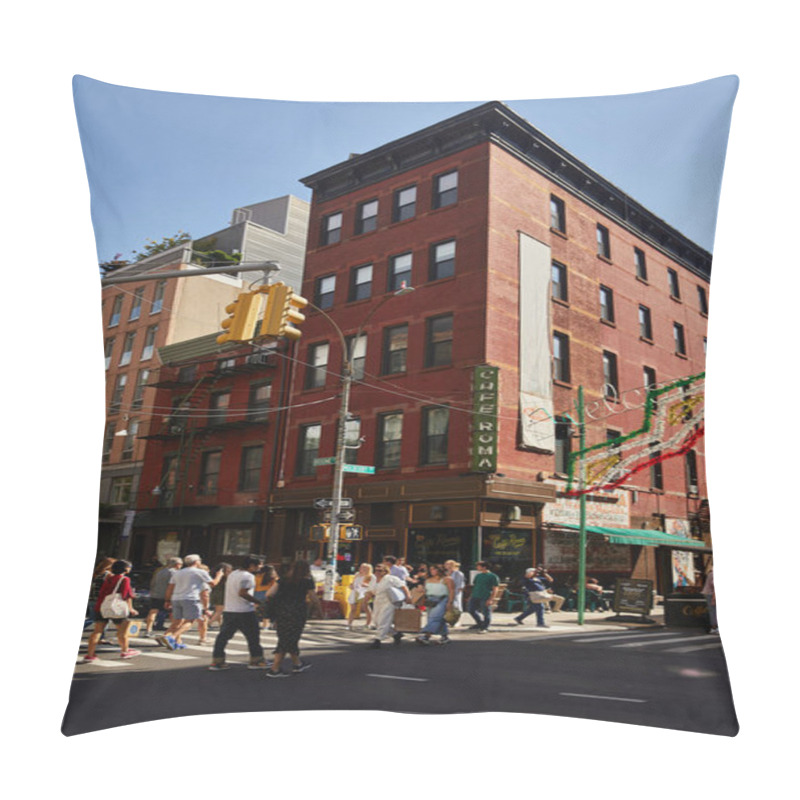 Personality  NEW YORK, USA - NOVEMBER 26, 2022: Famous Cafe Roma Pastry Shop In Manhattan, Travel Concept Pillow Covers