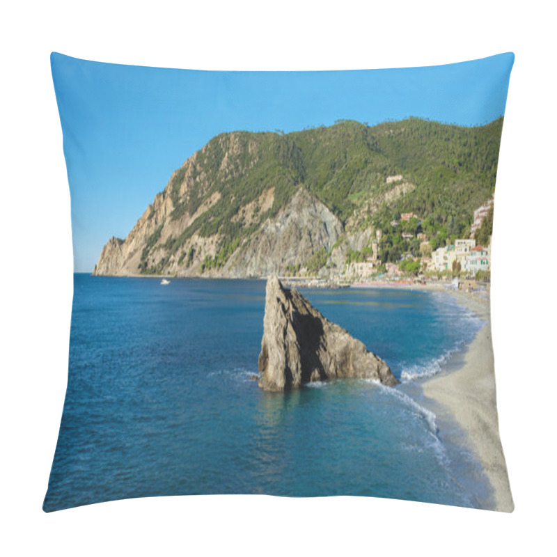 Personality  Breathtaking Vistas Of Cinque Terre Reveal The Captivating Interplay Of Rugged Cliffs Meeting The Serene Sea, Where Clear Blue Waters Gently Lap Against The Shore, Inviting Exploration And Relaxation. Pillow Covers