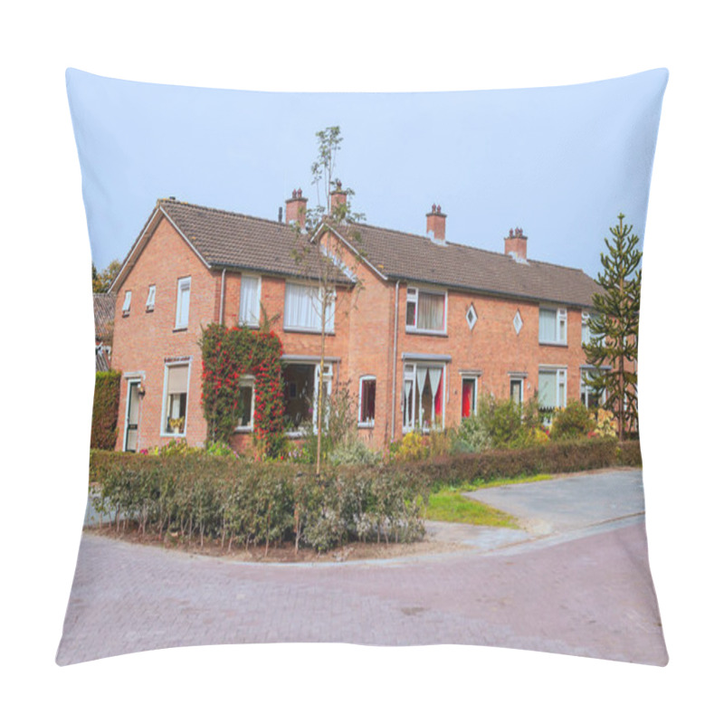 Personality  Giethoorn, Village Of Holland With Canals And Rural Houses On A Cloudy Day Pillow Covers