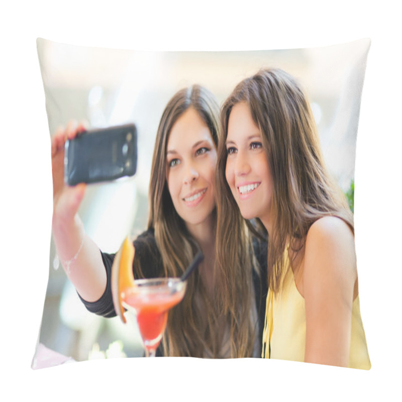 Personality  Friends Taking Self Shot With Phone Pillow Covers