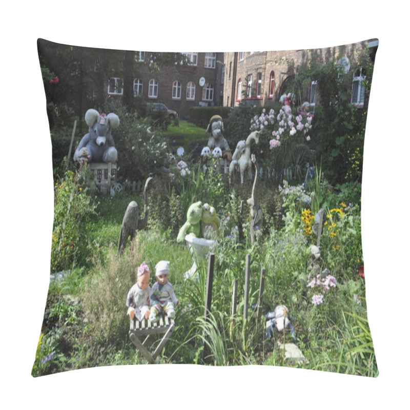 Personality  White Alyssum (Lobularia Maritima) Garden Pillow Covers