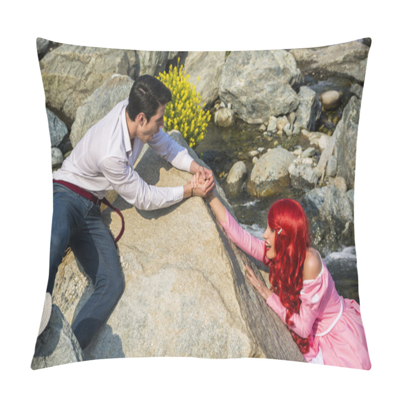 Personality  Man Helping Woman Pillow Covers