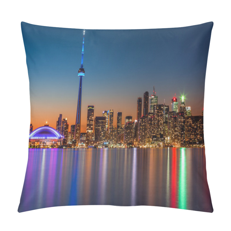 Personality  Toronto Skyline At Dusk Pillow Covers