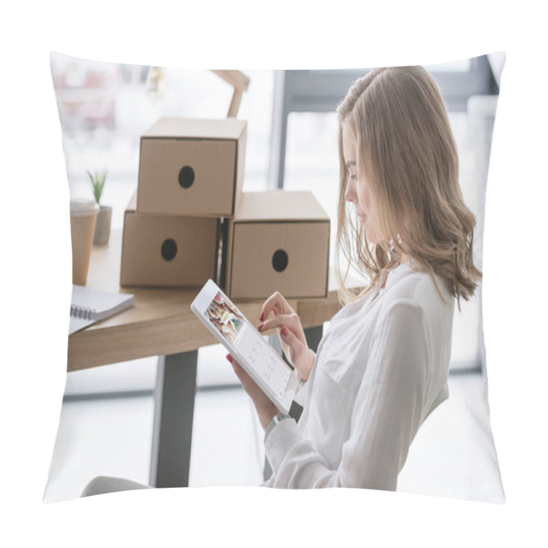 Personality  Side View Of Young Businesswoman Using Digital Tablet Pillow Covers