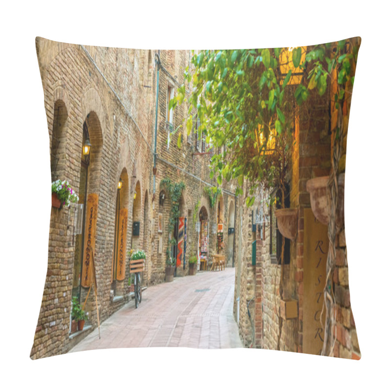 Personality  Alley In Old Town San Gimignano Tuscany Italy Pillow Covers