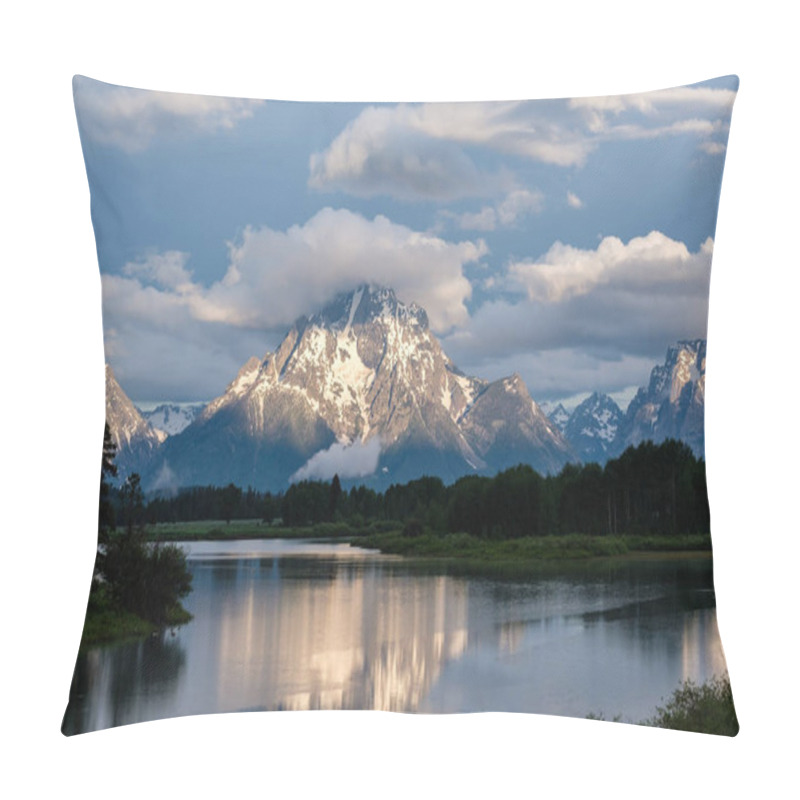 Personality  Grand Teton Mountains From Oxbow Bend On The Snake River At Morning. Grand Teton National Park, Wyoming, USA. Pillow Covers