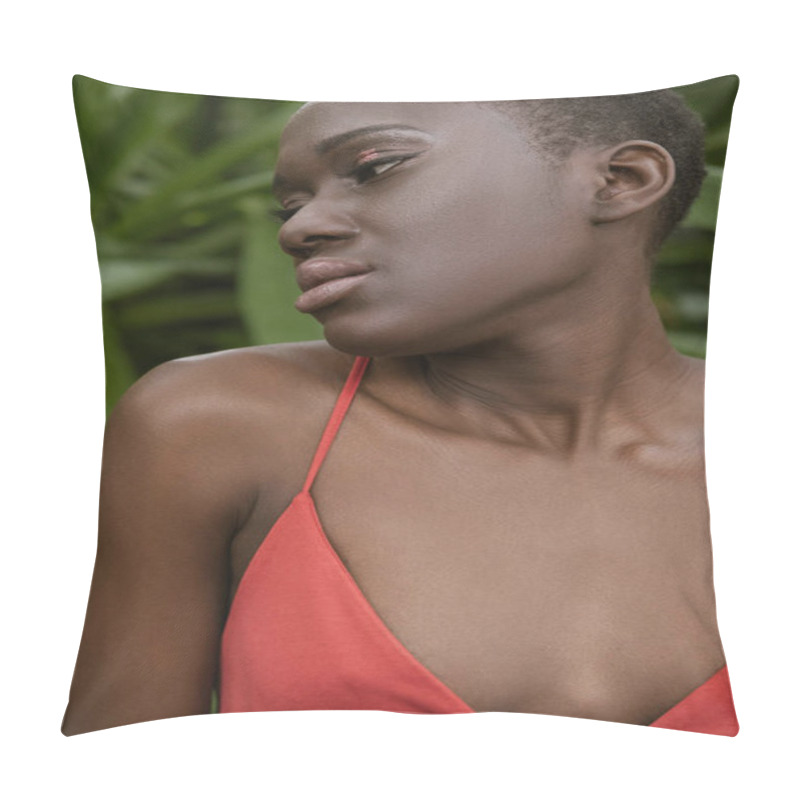 Personality  Beautiful Fashionable African American Woman With Short Hair Pillow Covers