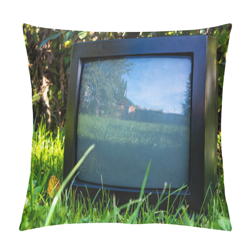 Personality  Old Analog Television Set On The Grass Outdoor Pillow Covers