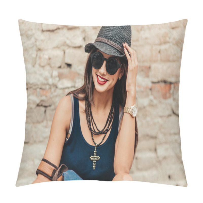 Personality  Beautiful Brunette Girl In Sunglasses Pillow Covers