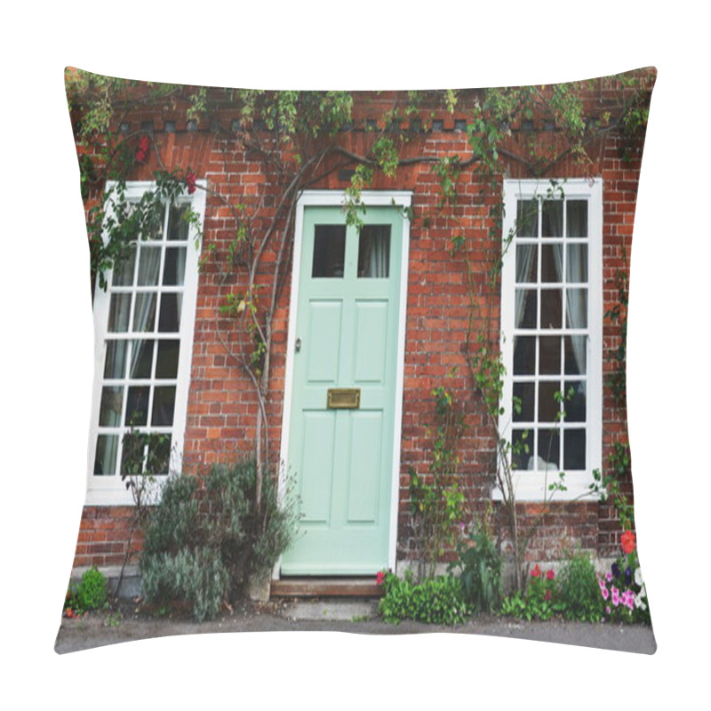 Personality  Front Door Of An Attractive Old Red Brick London Town House Pillow Covers