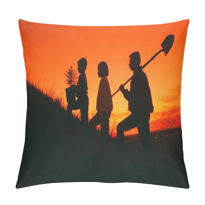 Personality  Silhouette Of Family Going To Plant A Tree Pillow Covers