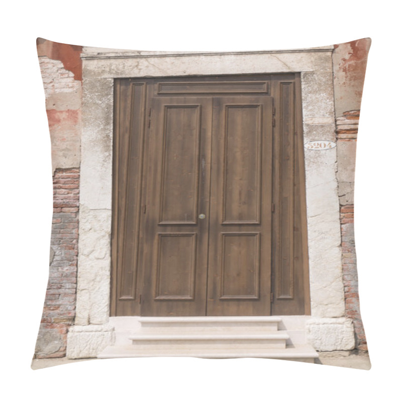 Personality  Crooked Door Pillow Covers