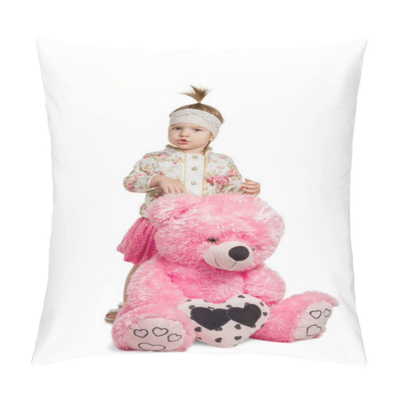 Personality  Little Girl With Big Teddy Bear Pillow Covers