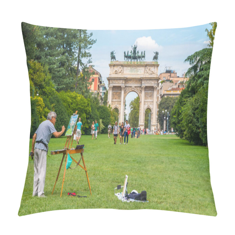 Personality  Milan, Italy - 14.08.2018: Artist Draws Arch Of Peace In Sempione Park. Pillow Covers