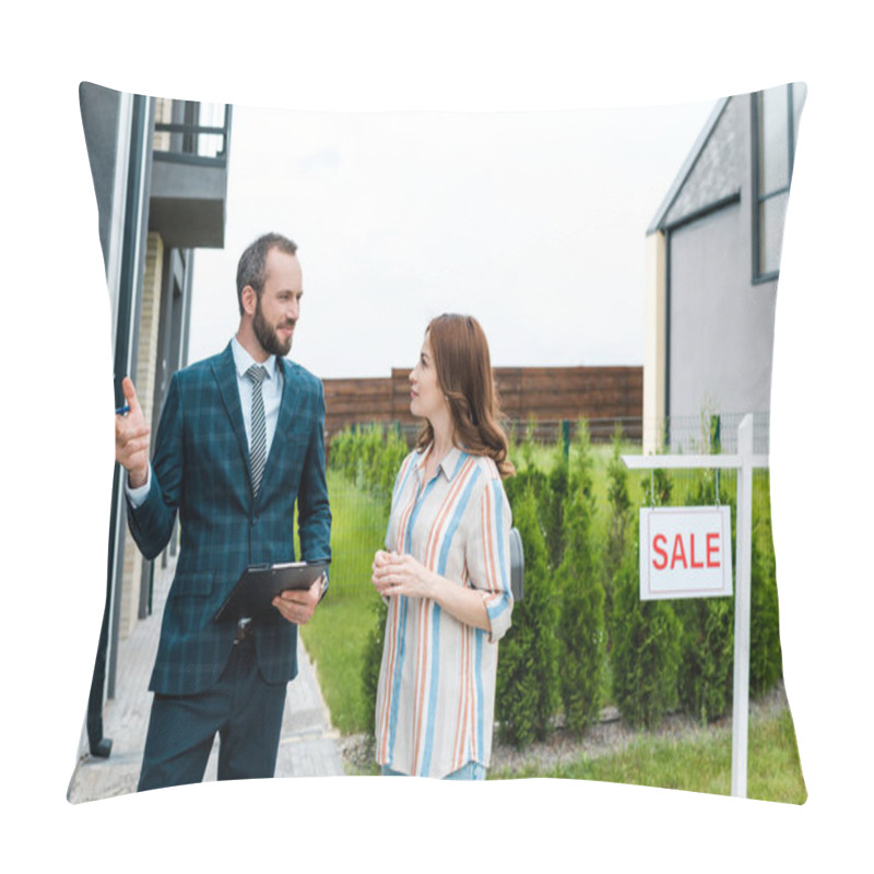 Personality  Handsome Bearded Broker Holding Clipboard And Gesturing Near Attractive Woman And Board With Sale Letters  Pillow Covers