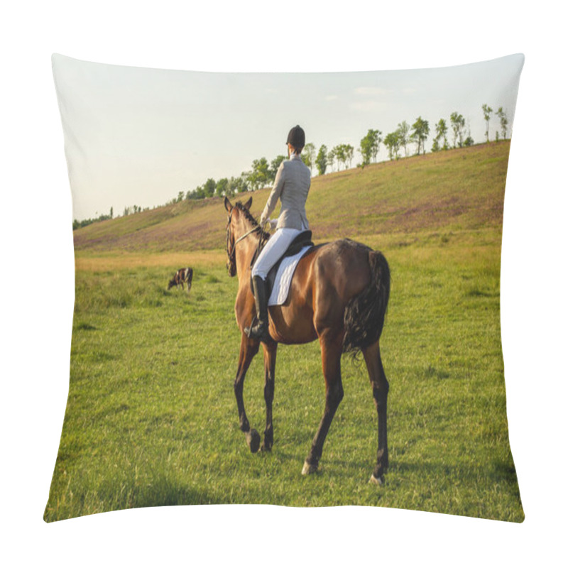 Personality  Young Woman Riding A Horse On The Green Field Pillow Covers